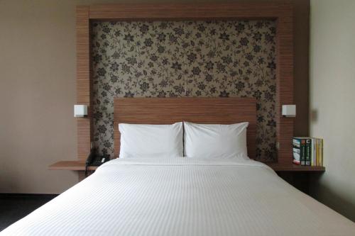 Strand Hotel Room Type - Deluxe Double Room