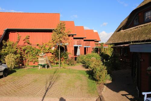 2 bedrooms, 5 beds