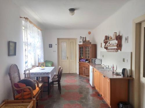 Konyha, Apartmán Měňany (Apartman Menany) in Srbsko