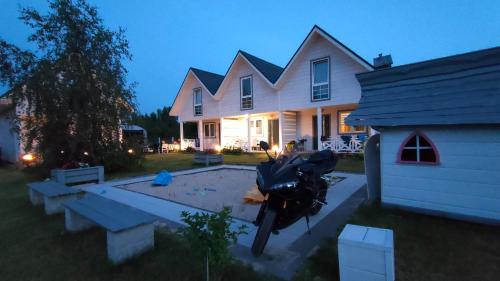 2 bedrooms, 5 beds