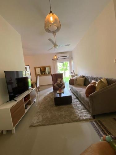 B&B Athurugiriya - 3 Bedroom Apartment, Ariyana Resort - Bed and Breakfast Athurugiriya