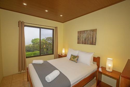 ทัศนียภาพ, Beautiful 2 Bedroom Villa with Private Nature Reserve - Friendship House in อเร็นนอล