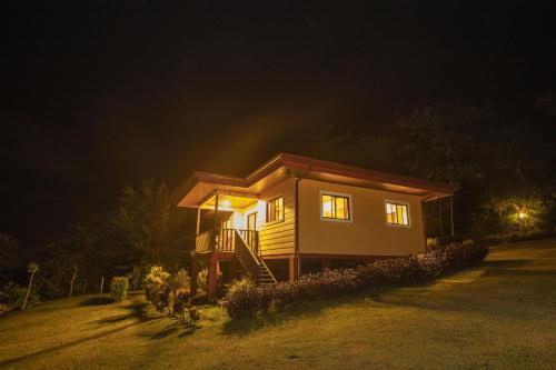 ทัศนียภาพภายนอกโรงแรม, Beautiful 2 Bedroom Villa with Private Nature Reserve - Friendship House in อเร็นนอล