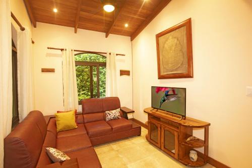 Three Bedroom Two Bath Villa on 20 Acres of Nature! "Hana's Celeste Retreat"