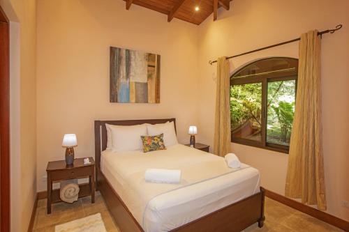 Three Bedroom Two Bath Villa on 20 Acres of Nature! "Hana's Celeste Retreat"