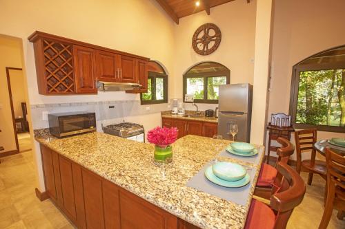 Three Bedroom Two Bath Villa on 20 Acres of Nature! "Hana's Celeste Retreat"