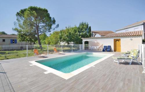 Maisons de vacances Beautiful home in St Christol Les Ales with 4 Bedrooms, Outdoor swimming pool and WiFi