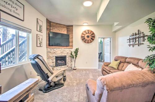 Lakeview Lodge w/ Spacious Yard: Families Welcome - Ford, WA
