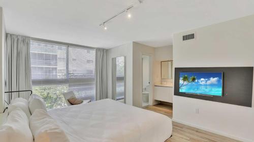 Beach Haus Key Biscayne Contemporary Apartments