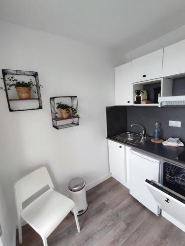 keuken, Studio 22 - Coucher de Soleil & Vue Mer in Creully