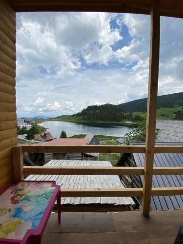Prokoško jezero Zlatna koliba (Prokosko jezero Zlatna koliba) in Fojnica