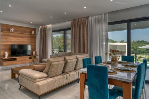 Johnny's White Luxury Villa in Tsilivi