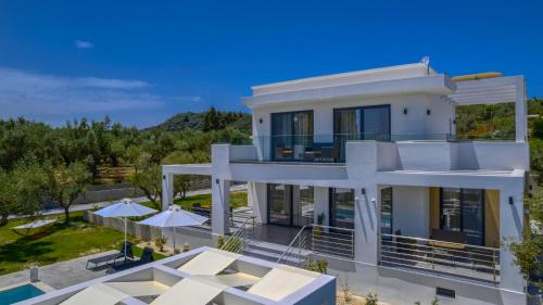 Udvendig, Johnny's White Luxury Villa in Tsilivi