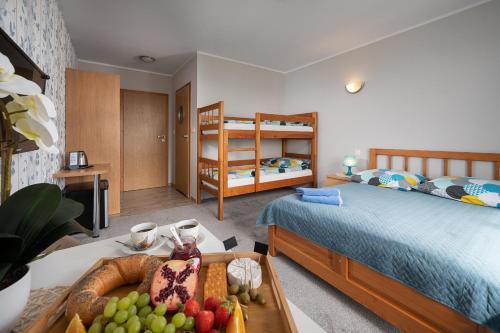 1 double bed, 1 bunk bed