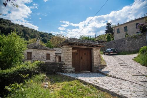 Cozy traditional house in Kato Pedina- To Petrino