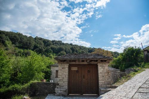 Cozy traditional house in Kato Pedina- To Petrino