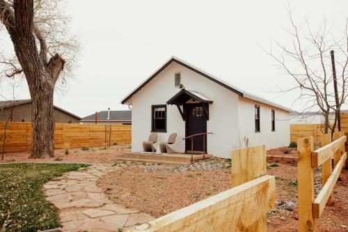 B&B Kanab - Modern Kanab Cottage with View Less Than 1 Mi to Hiking! - Bed and Breakfast Kanab