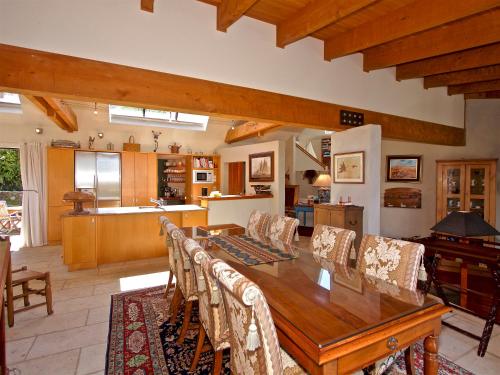 ทัศนียภาพภายนอกโรงแรม, Kauawhi Lodge - Acacia Bay Holiday Home in อ่าวอาคาเซีย