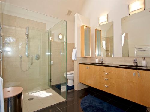 ทัศนียภาพภายนอกโรงแรม, Kauawhi Lodge - Acacia Bay Holiday Home in อ่าวอาคาเซีย