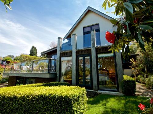 ทัศนียภาพภายนอกโรงแรม, Kauawhi Lodge - Acacia Bay Holiday Home in อ่าวอาคาเซีย