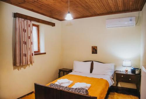 Cozy traditional house in Kato Pedina- To Petrino