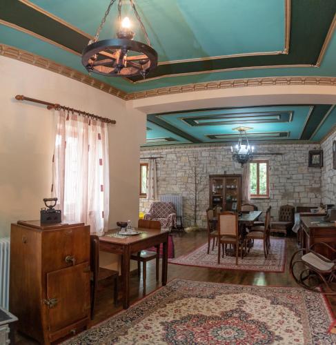 Cozy traditional house in Kato Pedina- To Petrino