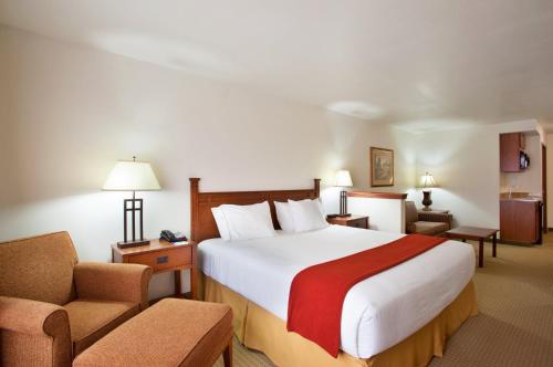 Holiday Inn Express Hotel & Suites Mattoon