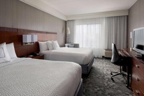 2 queen beds