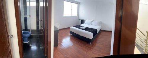 Twin Room image 10