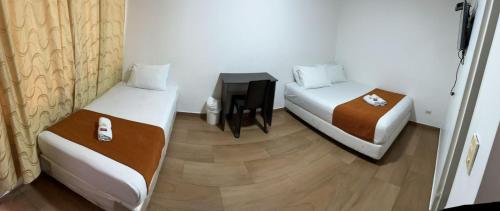 Standard Double Room image 9
