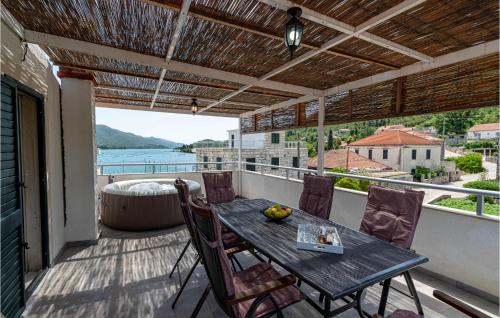 Stunning Apartment In Luka With Jacuzzi, Wifi And 4 Bedrooms - Location saisonnière - Luka