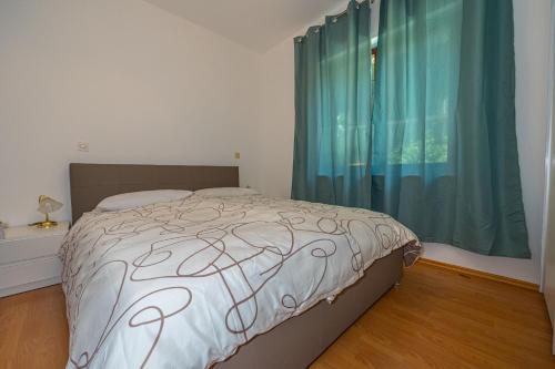 Three-Bedroom Apartment image 10