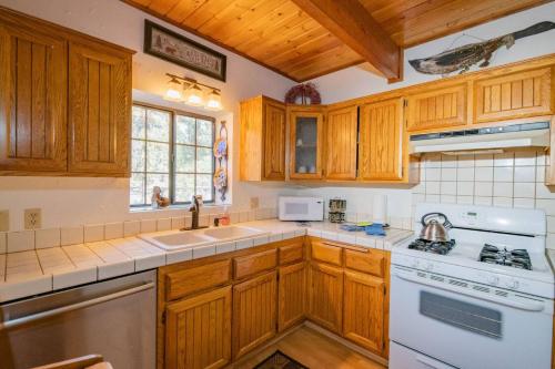 Log Cabin Getaway - image 8
