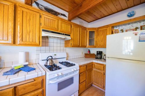 Log Cabin Getaway - image 9
