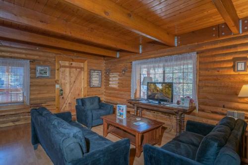 Log Cabin Getaway - image 4