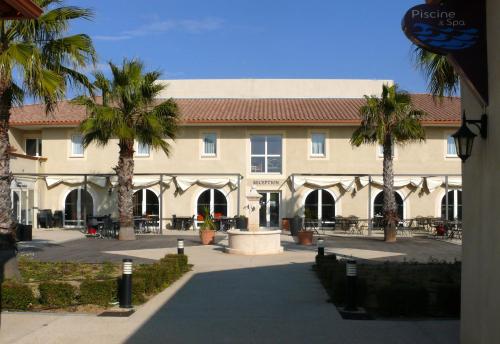 . Hôtel Restaurant Les Jasses de Camargue