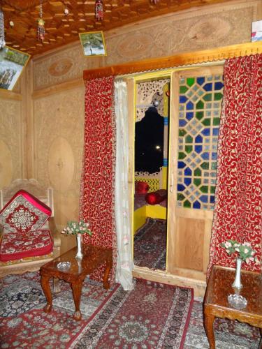 Houseboat Moon of Kashmir - image 2