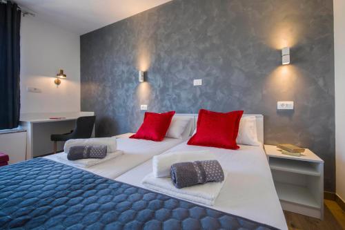 Split Central Luxury Studios