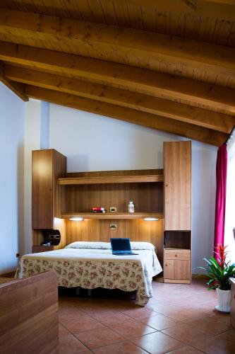1 queen bed