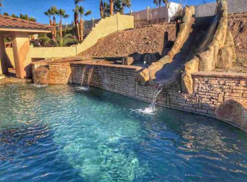 B&B Lake Havasu City - ULTIMATE BACKYARD-POOL/SPA. SLIDE. LAKEVIEW. BALL - Bed and Breakfast Lake Havasu City