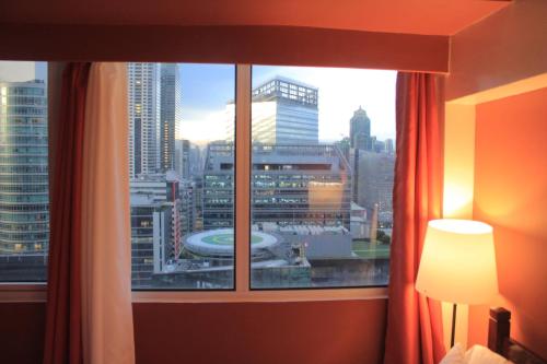 A2J BGC Luxury 2BR Loft Near Burgos Circle, Malls, Manila (photo 3)