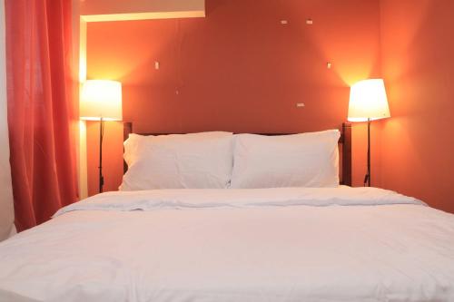 A2J BGC Luxury 2BR Loft Near Burgos Circle, Malls, Manila (photo 2)