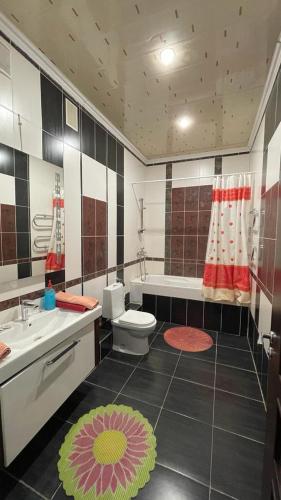 Salle de bain, Rosa Roze Luxe House in Karagandy