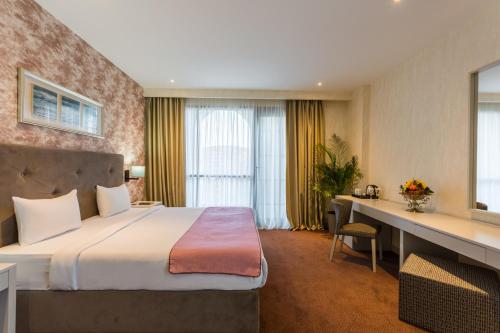 The Grand Gloria Hotel Room Type - Suite with City View