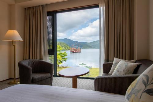 Superior Twin Room with Lake View