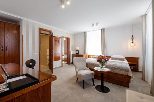 room detail thumbnail 1