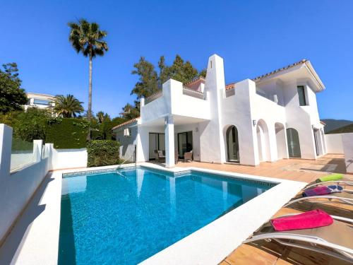 Villa with Private Pool AC Seaviews gîte à louer Finistère
