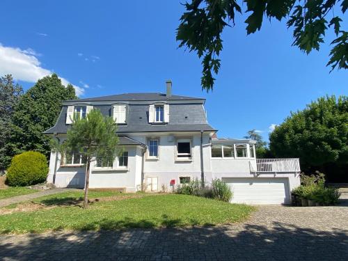 Magnifique villa à 5 minutes de Colmar - Accommodation - Horbourg