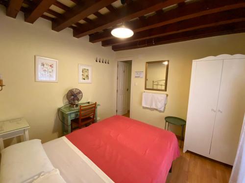 Budget Double Room with shared bathroom (no TV, no sink)
