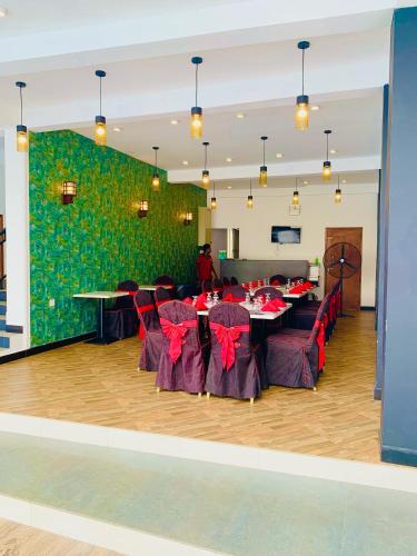 مطعم, ruwanara royal majestry in أخرى